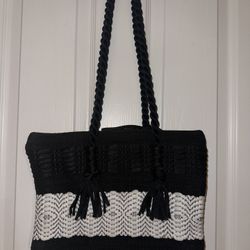 Black And White Purse **NEW**