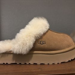 UGG Women’s Disquette Sheepskin Size 8 