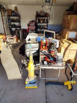 Yardsale Sat-Sun til 11am