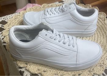 Vans leather size 6 women’s used very little