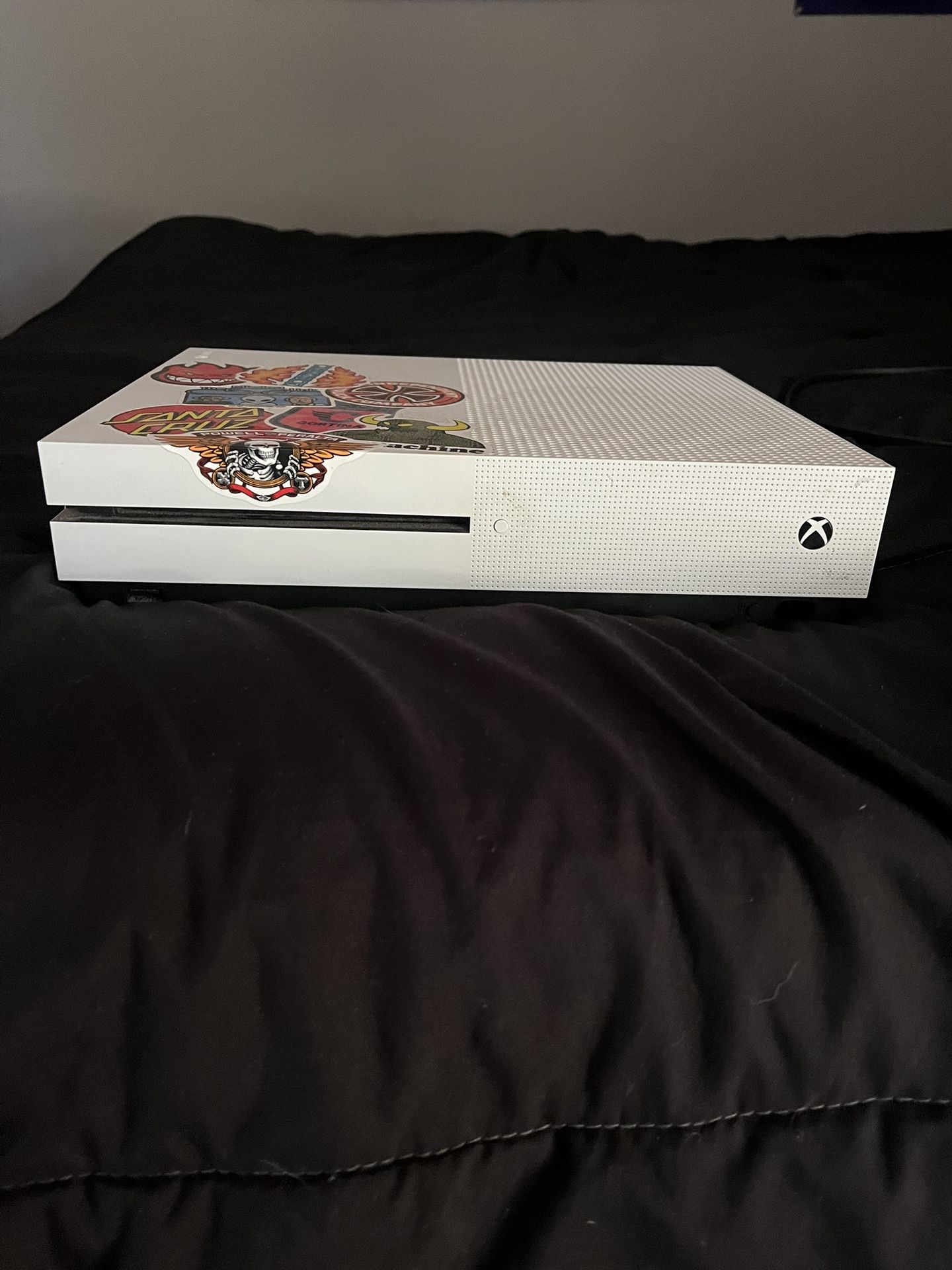Xbox One (Comes with HDMI Cord) 