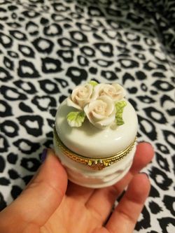 Small jewelry container