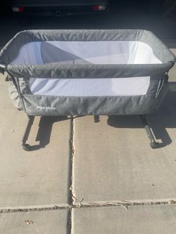 Mika Micky bedside bassinet