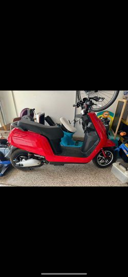 2022 Zoom E Moped Almost Brand New