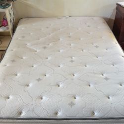 Queen Size Bed With Stand 