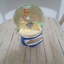 Musical Snow Globe 