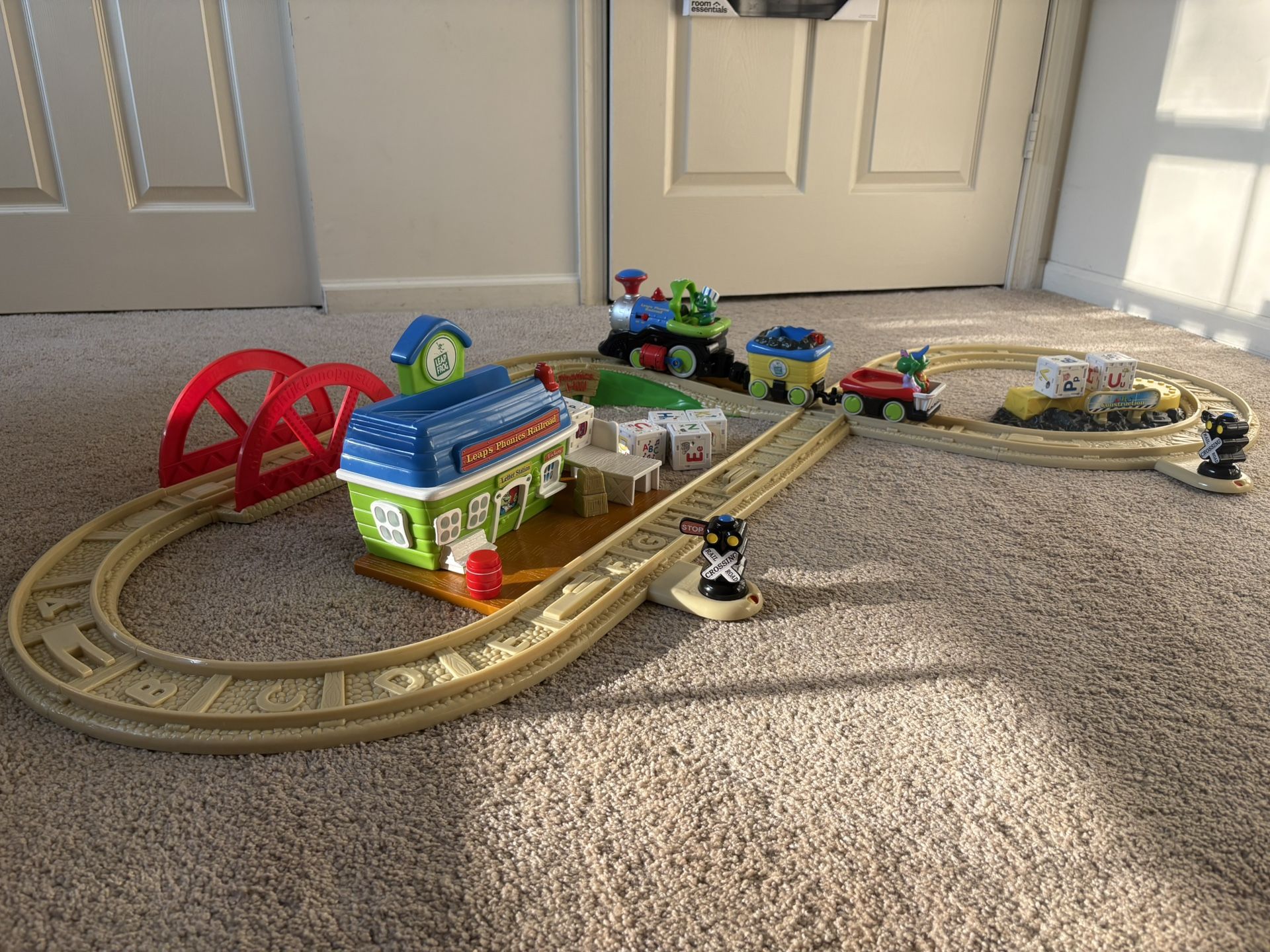 LeapFrog Railroad Alphabet Train & Track