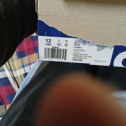 REEBOK HOMMES BASKETBALL NEW SIZE 12 USA