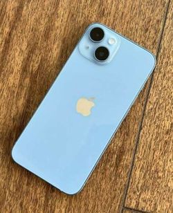 🎯 iPhone 14 – Apple Performance at a Steal!