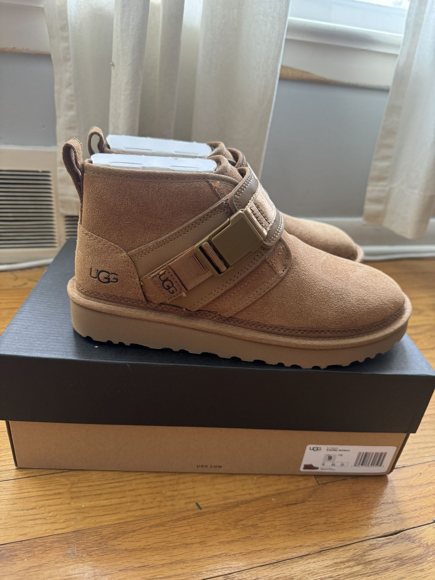 *BRAND NEW* Ugg Neumel SnapBack Boots Size 9 Men