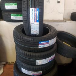 Set of 4 brand new tires 225/55/17