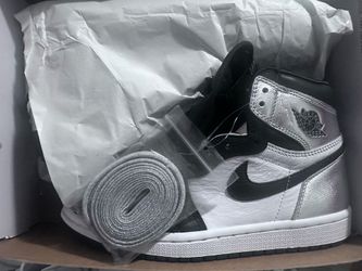Air Jordan 1 High (women’s 6)