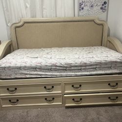 Day Bed With Drawers