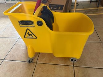 Rubbermaid bucket