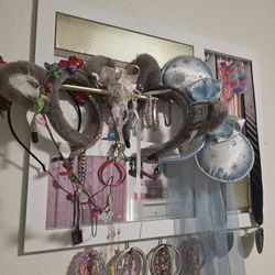 Framed Wall Jewelry Holder
