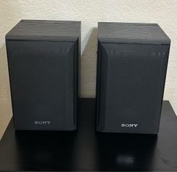 Set of Sony bookshelf speakers