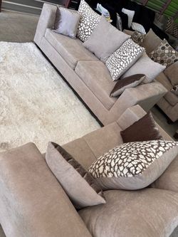 Nice 2pc LIKE NEW sofa couch set (DELIVERY AVAILABLE)