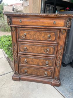 Dresser
