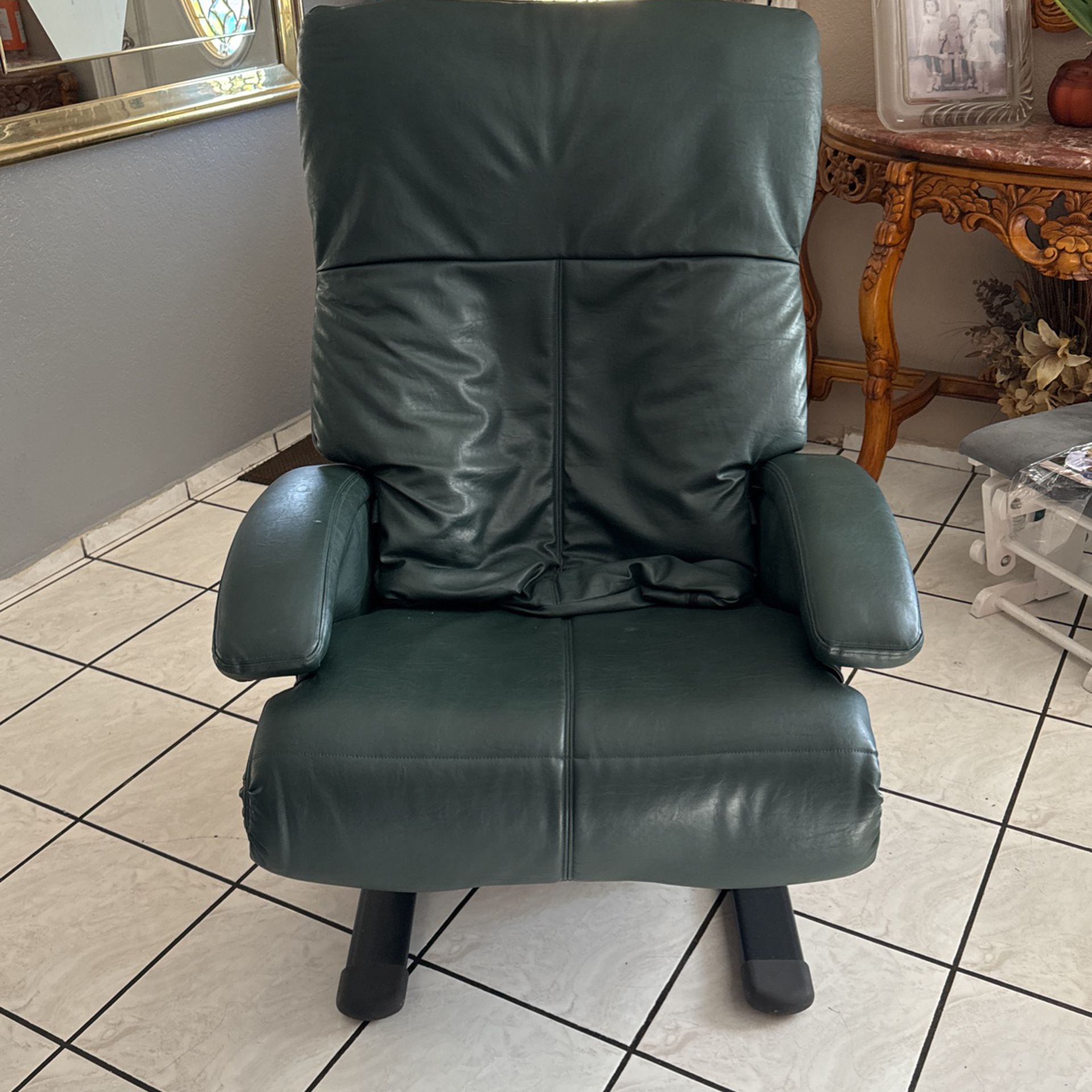 Massage Chair/ Recliner