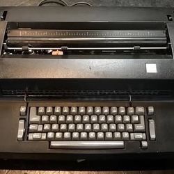 READ - Vintage IBM Selectric II Correcting Typewriter