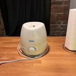Vicks Cool Mist Humidifier – Works Great