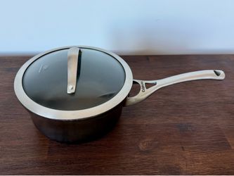 2.5 Quart pot with lid