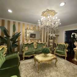 Beautiful gorgeous Victorian living room set Brand New 