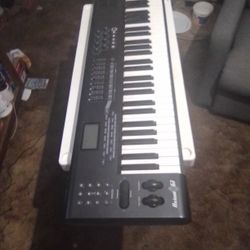 Axiom61keyboard Works Missing Two buttons On Eq  On Front Look Up Model For All Info 