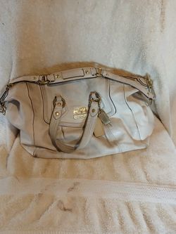 VINTAGE  COACH PURSE NEEDS TO BE CLEANED 