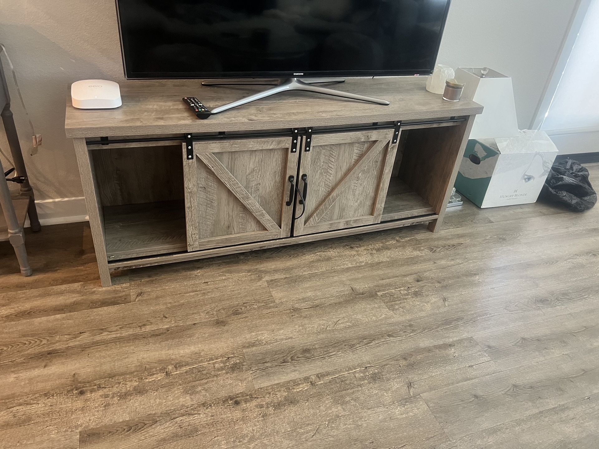 TV STAND 