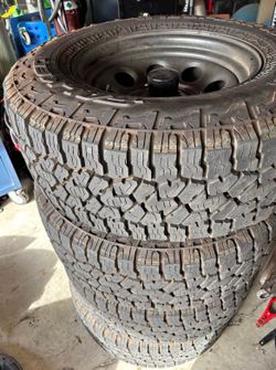 Falken wildpeak 275/70/17 like new