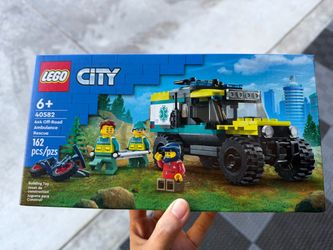 LEGO City 4x4 Off-Road Ambulance Rescue  40582