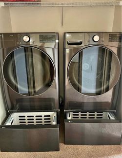 LG washer / dryer with pedestals