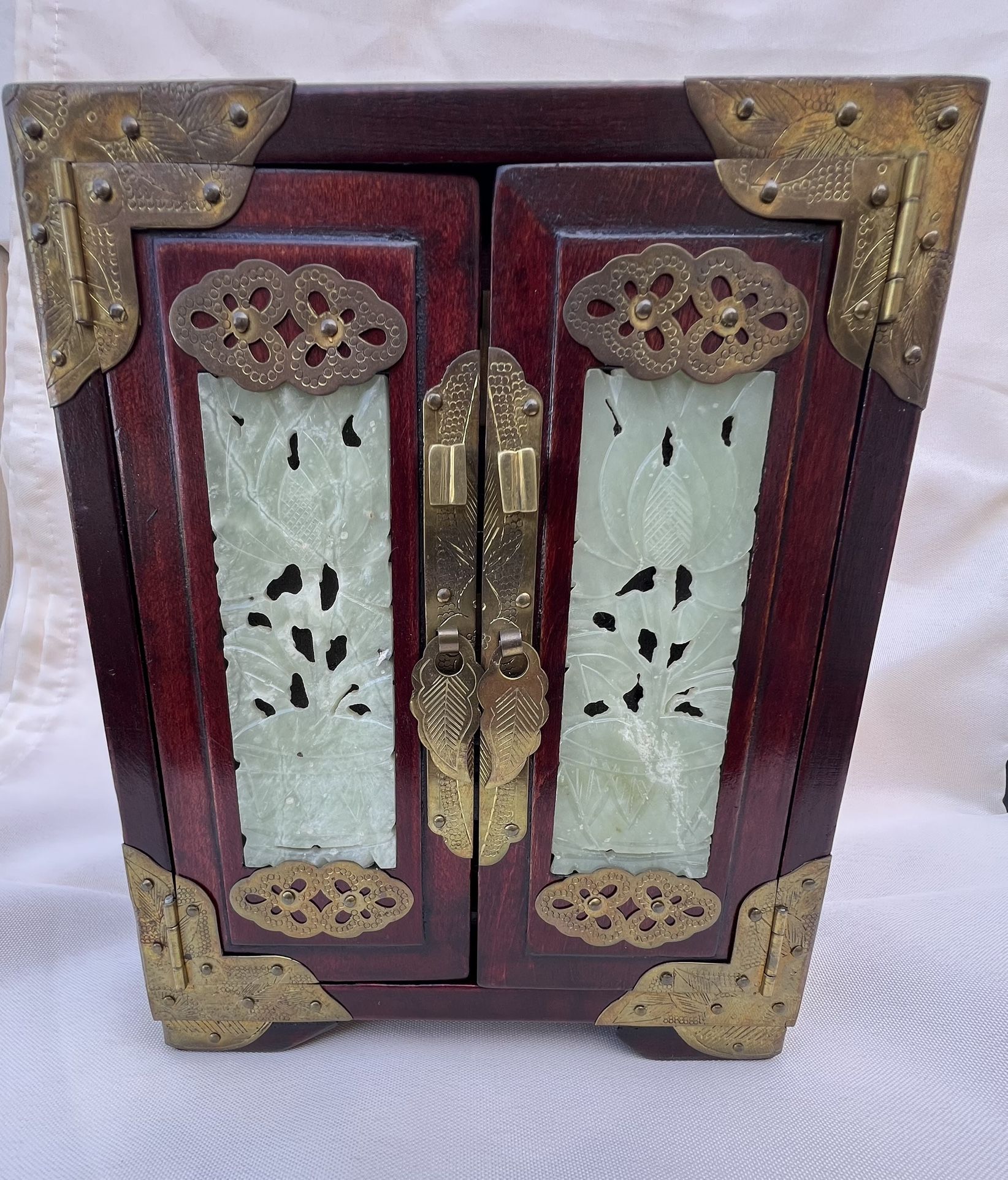 VTG Rosewood Shanghai Jewelry Box w/ key