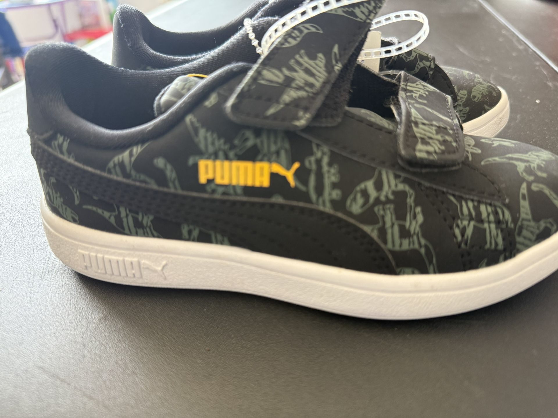Puma Black and Yellow Sneakers with Classic Low-Top Design