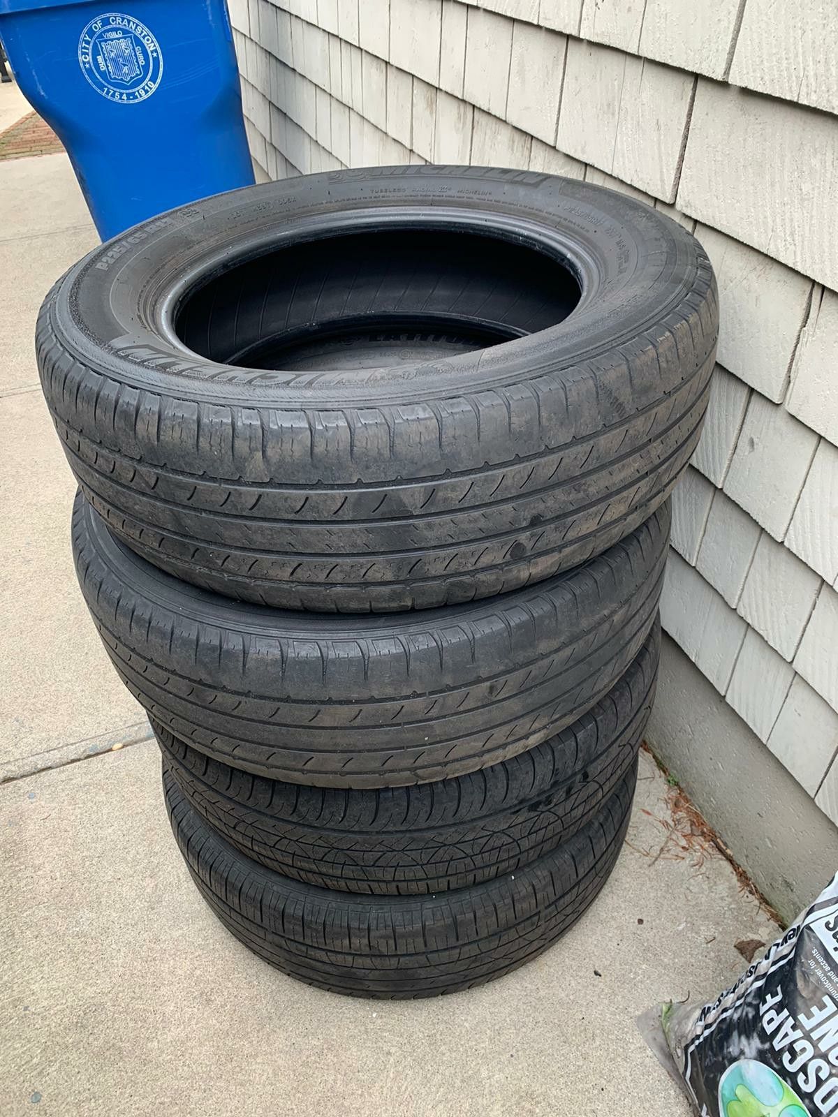 225/ 65R17