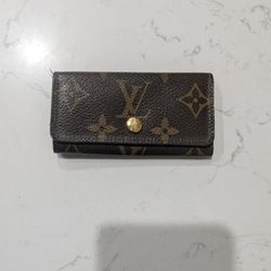LV 4 Key Holder