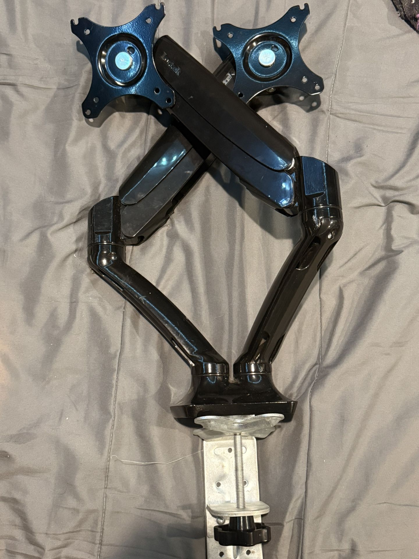 Dual monitor Arms