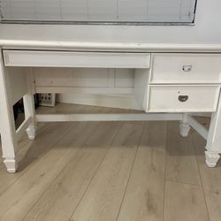 Solid Wood Rooms To Go Crafts Desk