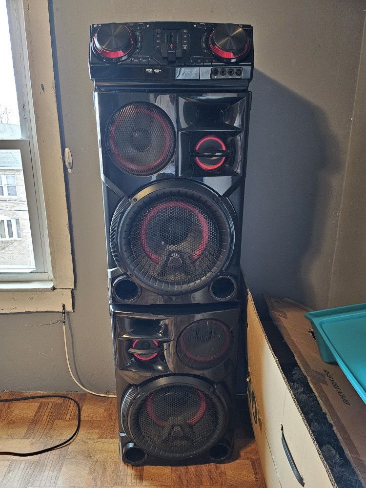 LG 3500 W RMS Home Stereo System. 