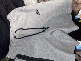 Nike Tech Shorts 