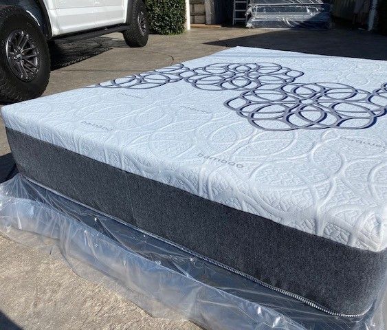 Full Bamboo Hybrid Cool Gel Memory Foam Mattress!!