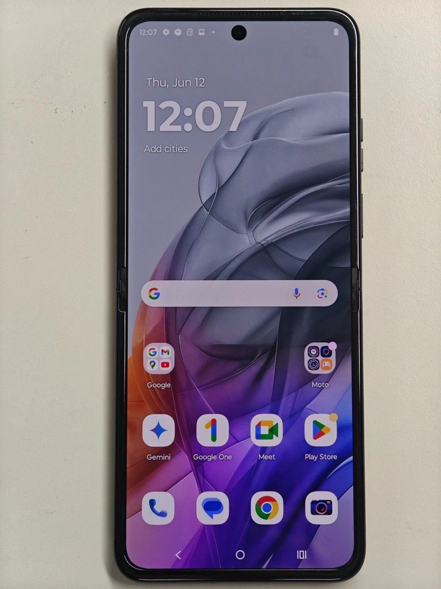 π± FOR SALE: Razor 2024 (Metro PCS) β Unlocked & Ready to Go! π±
