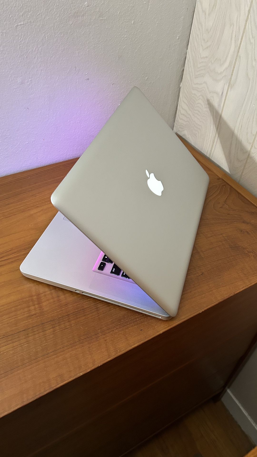 Apple MacBook Pro 13” I5/8GB/256GB SSD $140