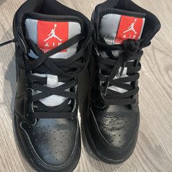 Jordan 1 size 5Y
