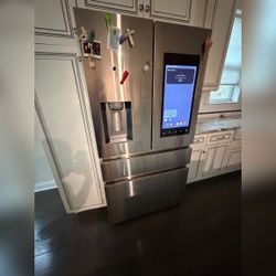 Samsung Family Hub Refrigerator - Fair - Middlebury, CT