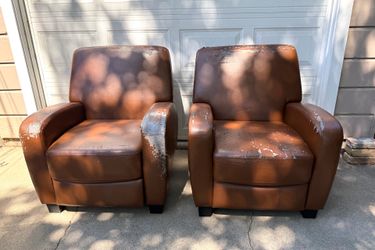 ‘FREE’ two matching pair of upholstered push-back recliner chairs with a contemporary/Art Deco-inspired design.