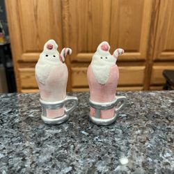 Vintage Ceramic Soda Float  Pair of Salt and Pepper Shakers.  Size approximately 4 inches tall.  Preowned has minor paint wear due to age 