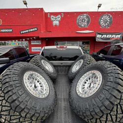 17" Kmc Wheels And Tires 33 1250 17 Nitto