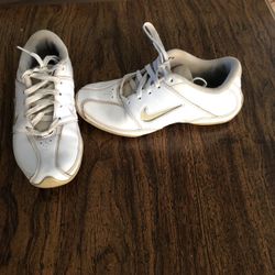 Nike Cheerleading Shoes-Girls Size 61/2